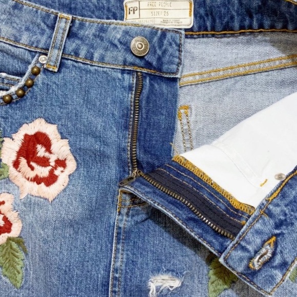 Free People Wild Rose Embroidered Jean Denim Skirt Size 25 - Picture 3 of 8